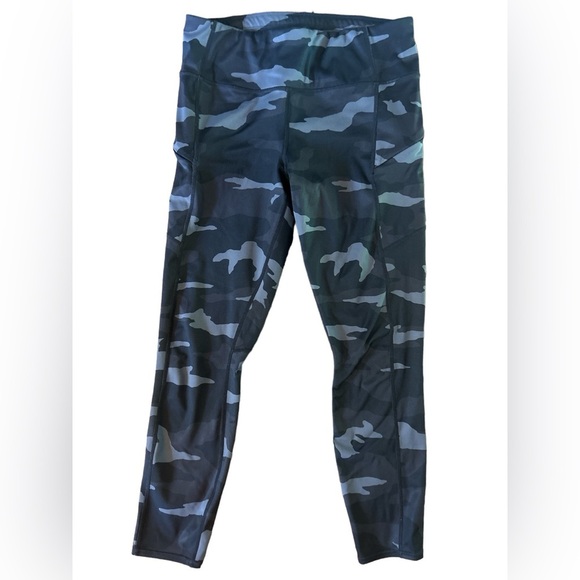 ATHLETA  Black Elation Camo Workout leggings Sz M EUC - Picture 1 of 4